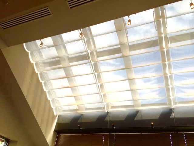 天窓とカーテン